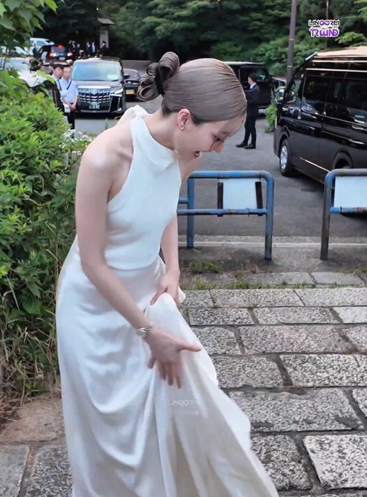 当哐啷啷不想她性感的妻子出去工作....lingorm