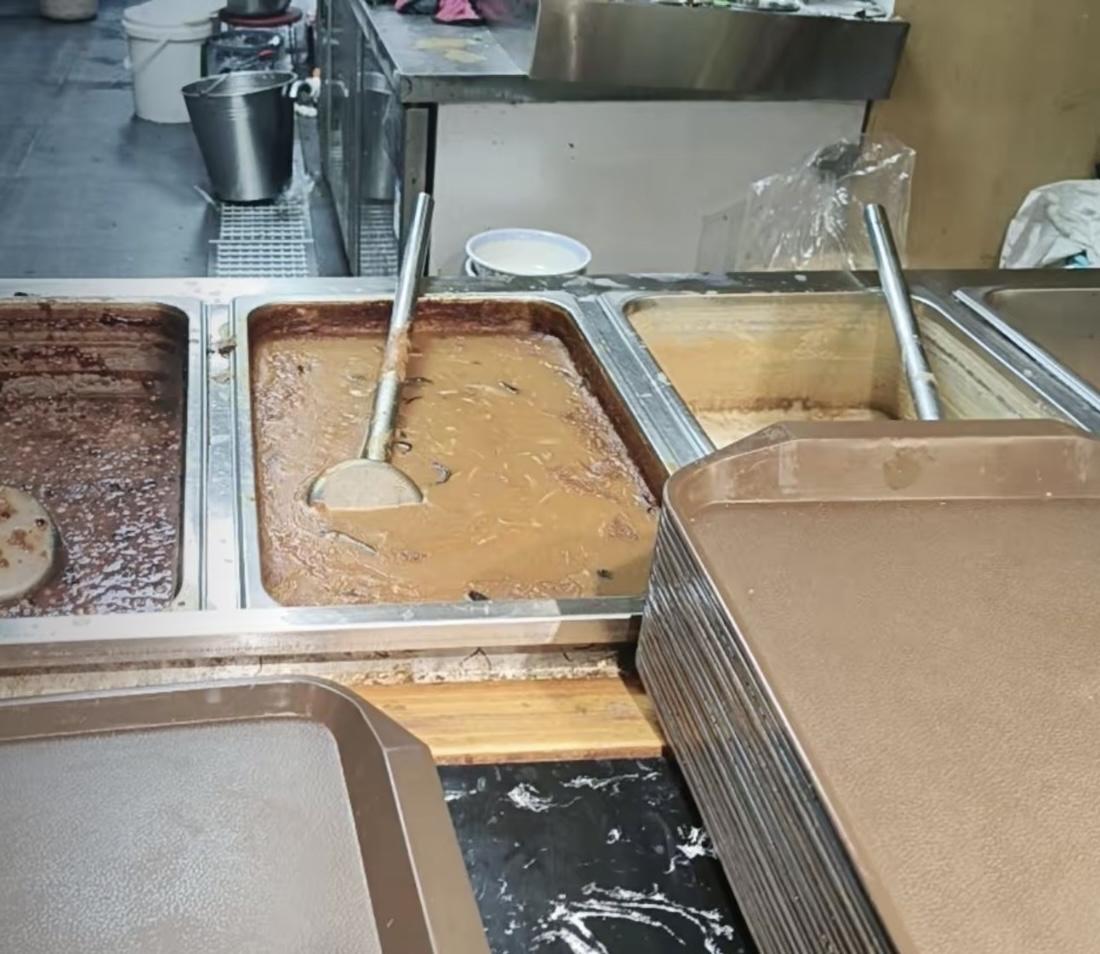 “甜蜜诱惑，自制巧克力慕斯，入口即化！”🍫🥄