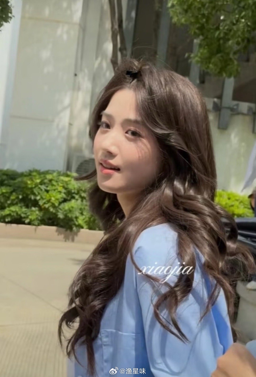 卢昱晓每次都是呆呆的表情 