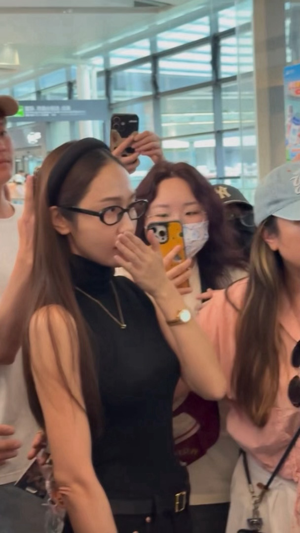 郑秀妍被臭到了，2026年6月12日，韩国艺人郑秀妍（Jessica）在上海虹桥