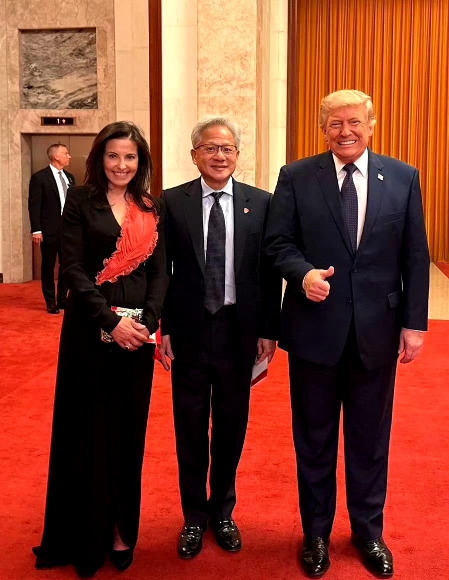 Meta总裁兼副董事长晒照，称她很荣幸能出席在北京举行的国宴。

小扎没能来我猜