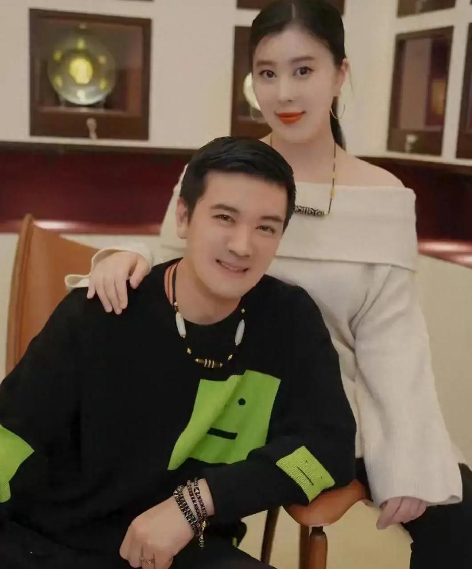 杨子女儿露面！21岁杨海润气质惊艳，戴2700w天珠，颜值不输后妈
杨子的大女儿