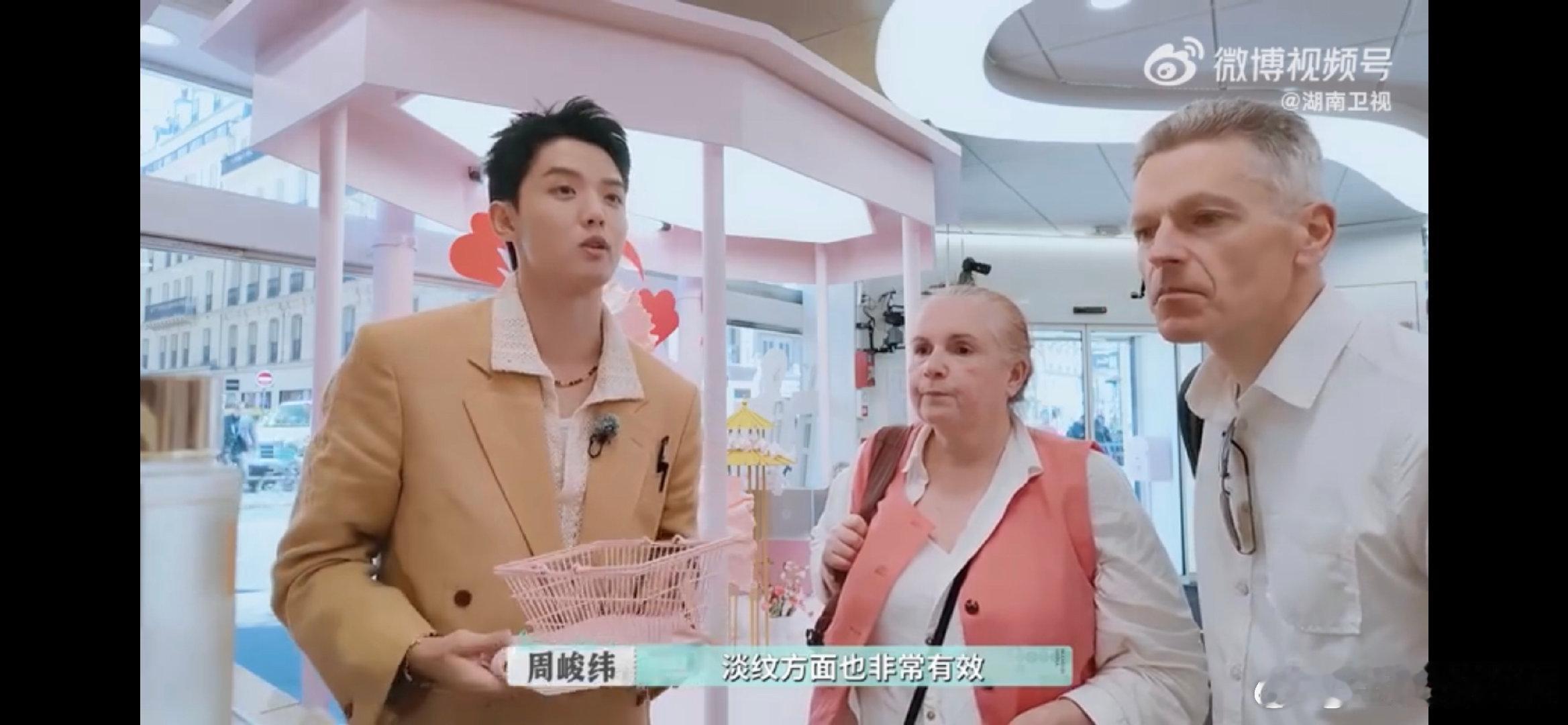 周峻纬[超话]周峻纬隐藏款销售圣体谁懂啊！周峻纬第一天上班就展现超强销售力，外国