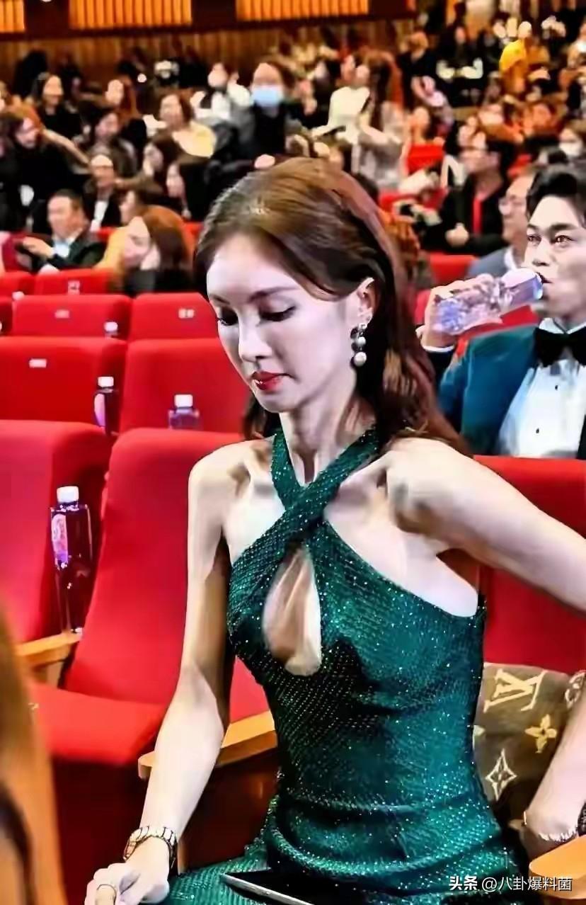金晨是因为什么原因需要一直保持这么瘦的吗？
金晨因为整容过度导致了嘴歪，现在可能