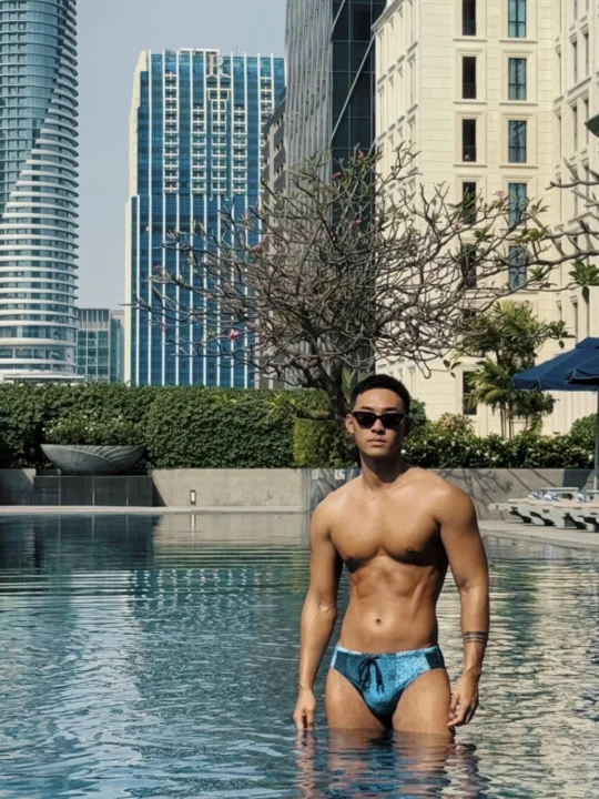 去游泳了🏊🏻‍♂️有事明天再说