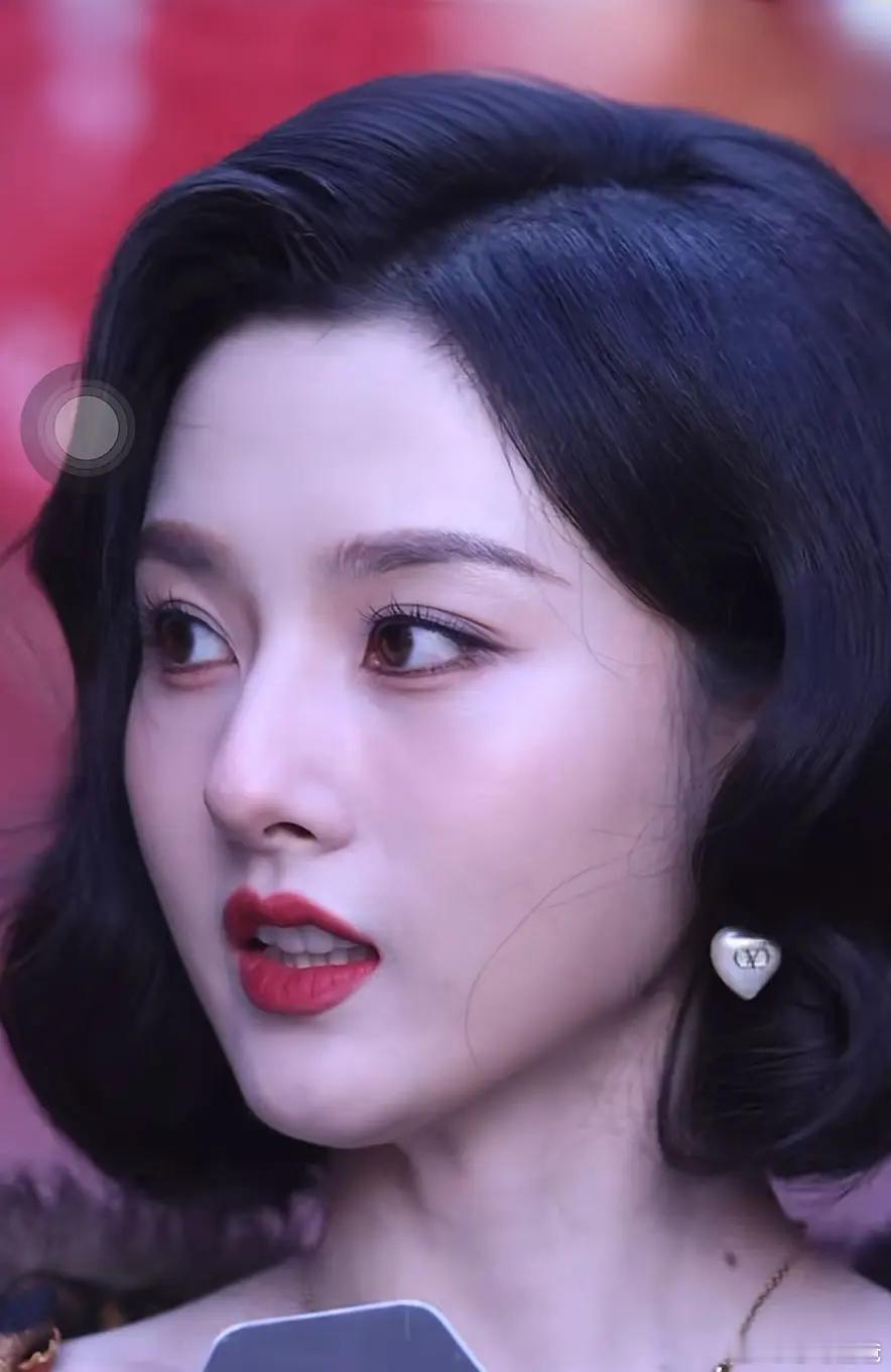 宋祖儿今日华伦天奴活动生图👀我发现宋祖儿有一个没怎么被夸但是确实非常突出的点，