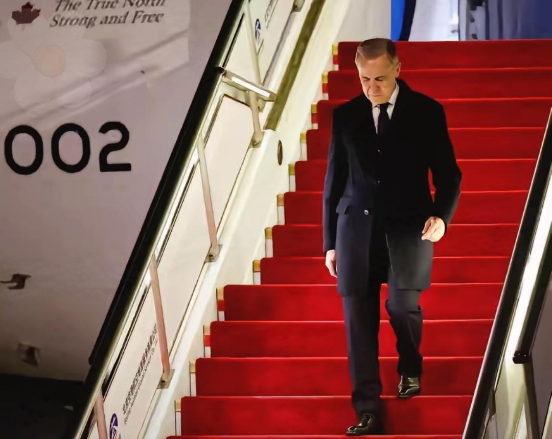 越来越看明白了，
加拿大的卡尼、法国的马克龙、韩国的李在明，本质上就是同一套玩法