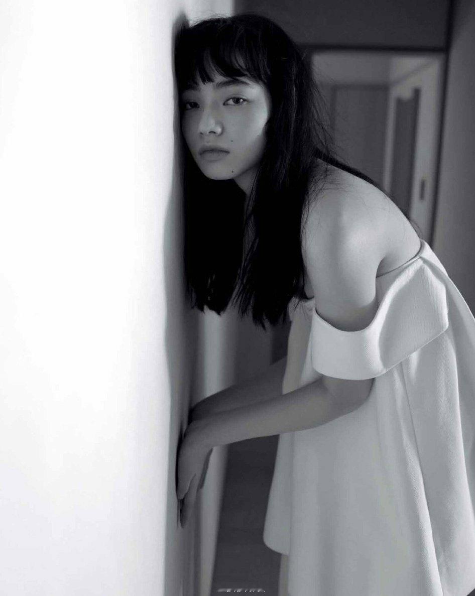 日娱新闻小松菜奈 小松菜奈 相关杂志。 