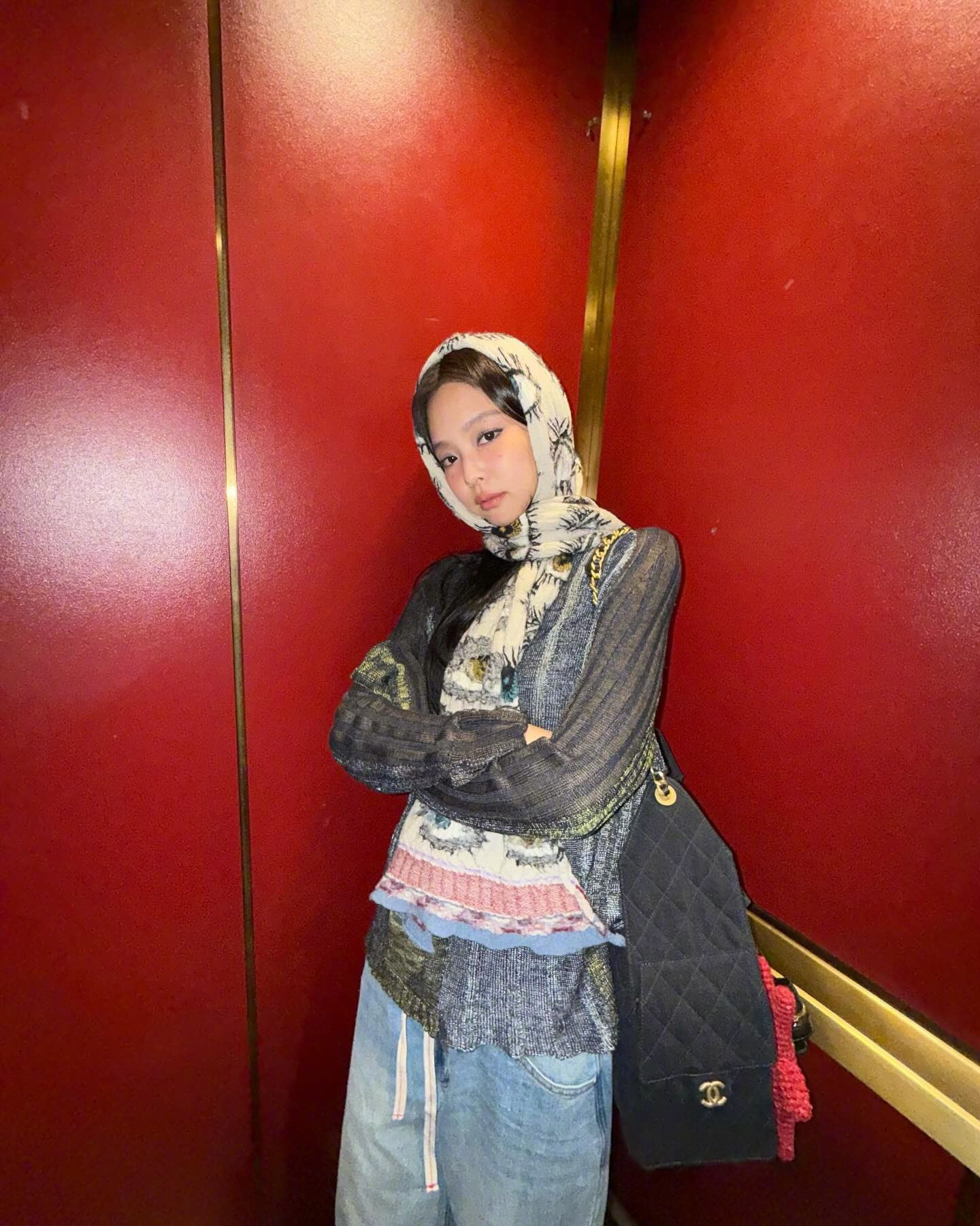 【Ins】JENNIE Ins更新，美得毫不费力，期待明天演唱会的精彩表现~JE