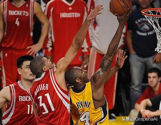 前NBA球员巴蒂尔参加了播客《Hoopin' N Hollerin'》，在播客中