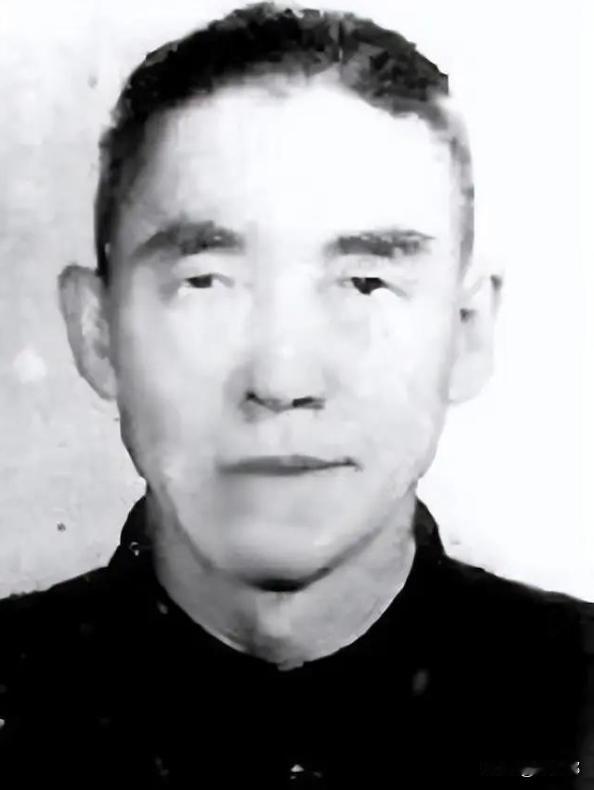 1949年5月27日，上海全境解放。顾准率领的南下接管干部进驻旧上海市财政局，出