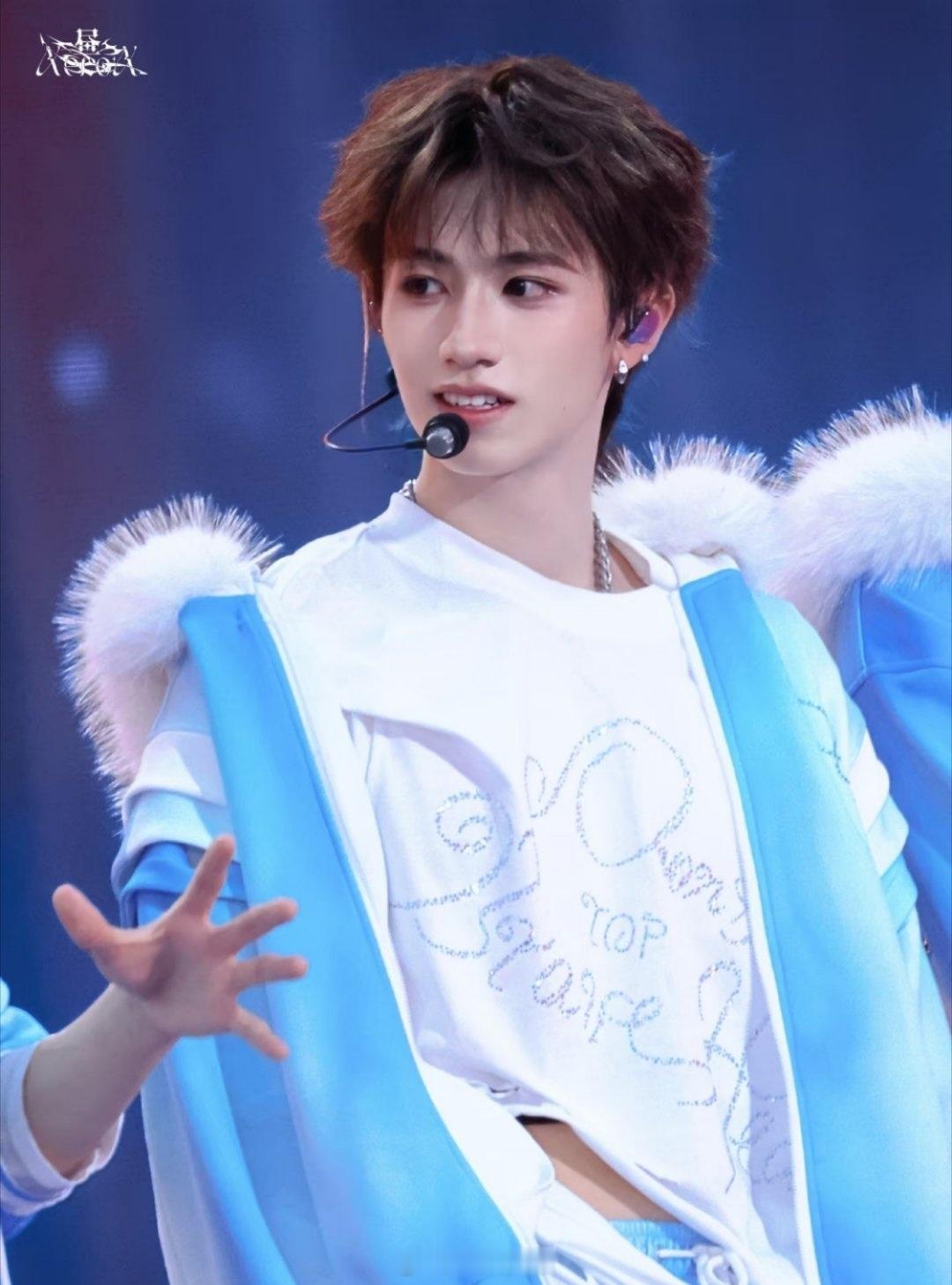 朱志鑫年末舞台的神这一点都没错，朱志鑫就是年末舞台的神！ 