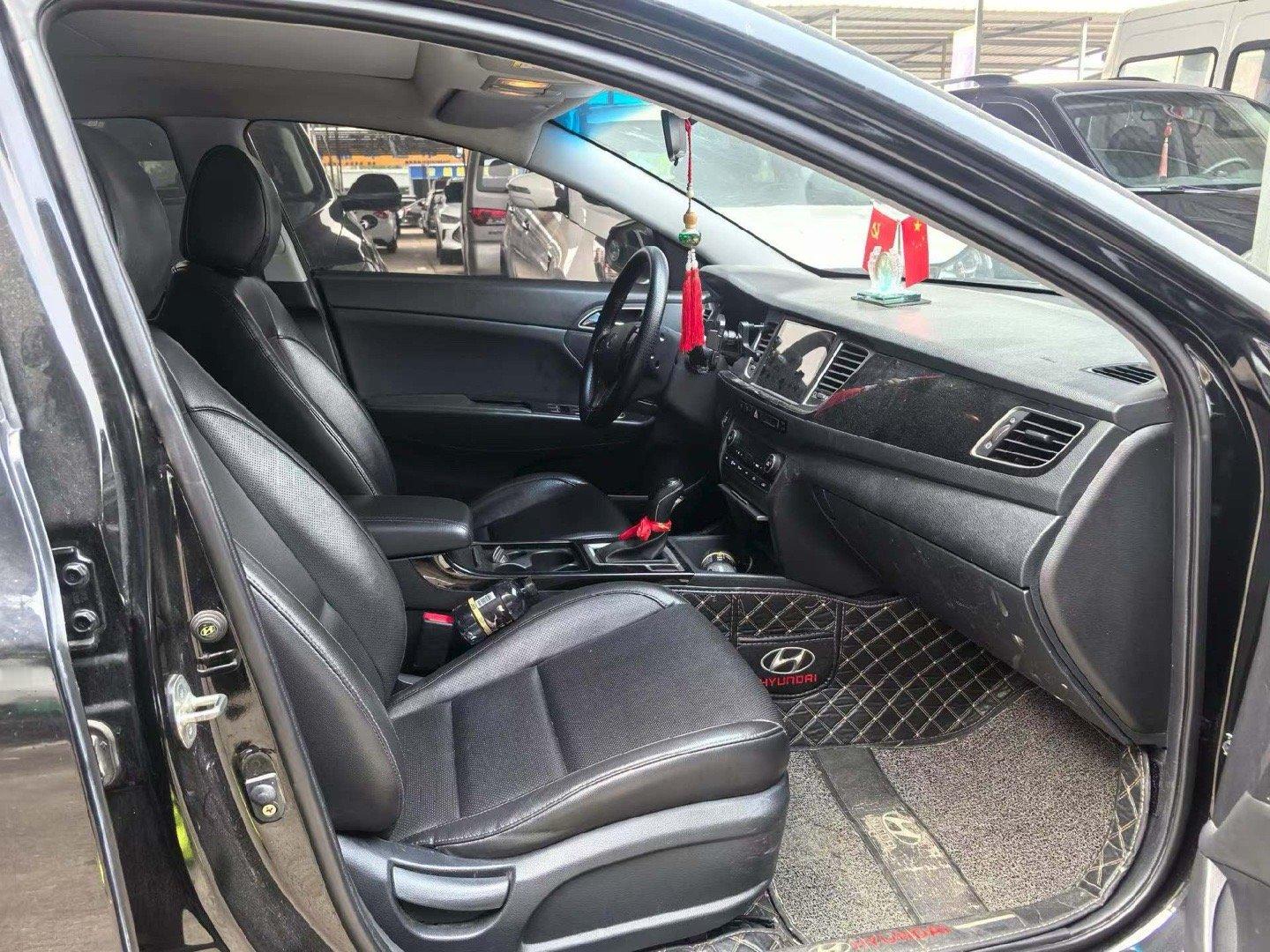 拿下15年现代名图1.8自动全景天窗跑了11万公里，车况精品， 2万多全款带走 