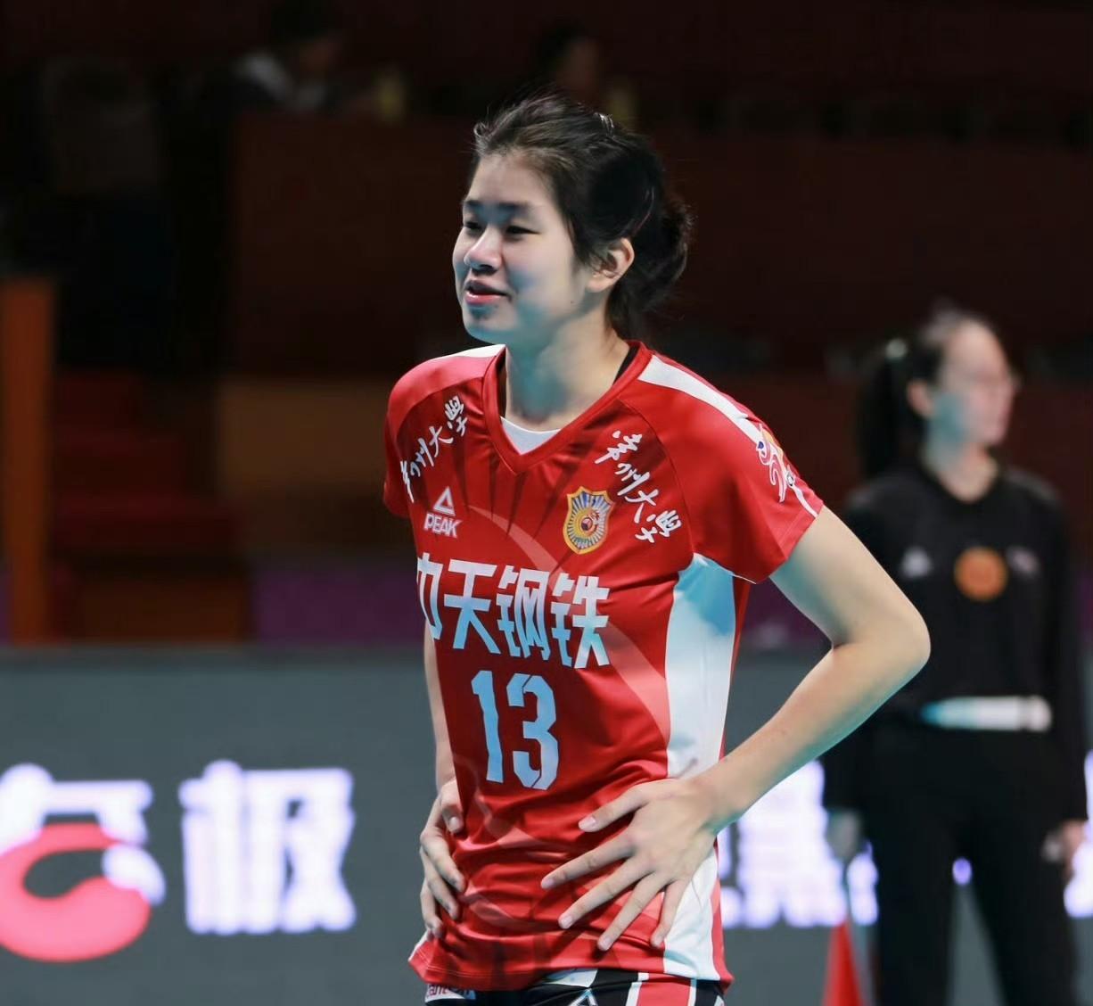 江苏女排最大收获是杨佳，江苏女排1-3输给上海的比赛结束后，球迷们讨论最多的不是