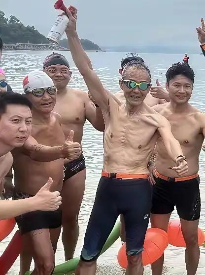凤姐还魂

当年凤姐用极其搞笑夸张的语言表演，成为红人。

现在的一些垃圾，又开