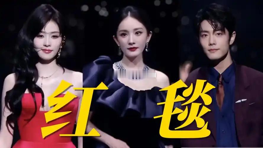 微博之夜的乐子还没完呀！明星没合影，但这次工作人员合影了，毕竟现场彩带之类的气氛