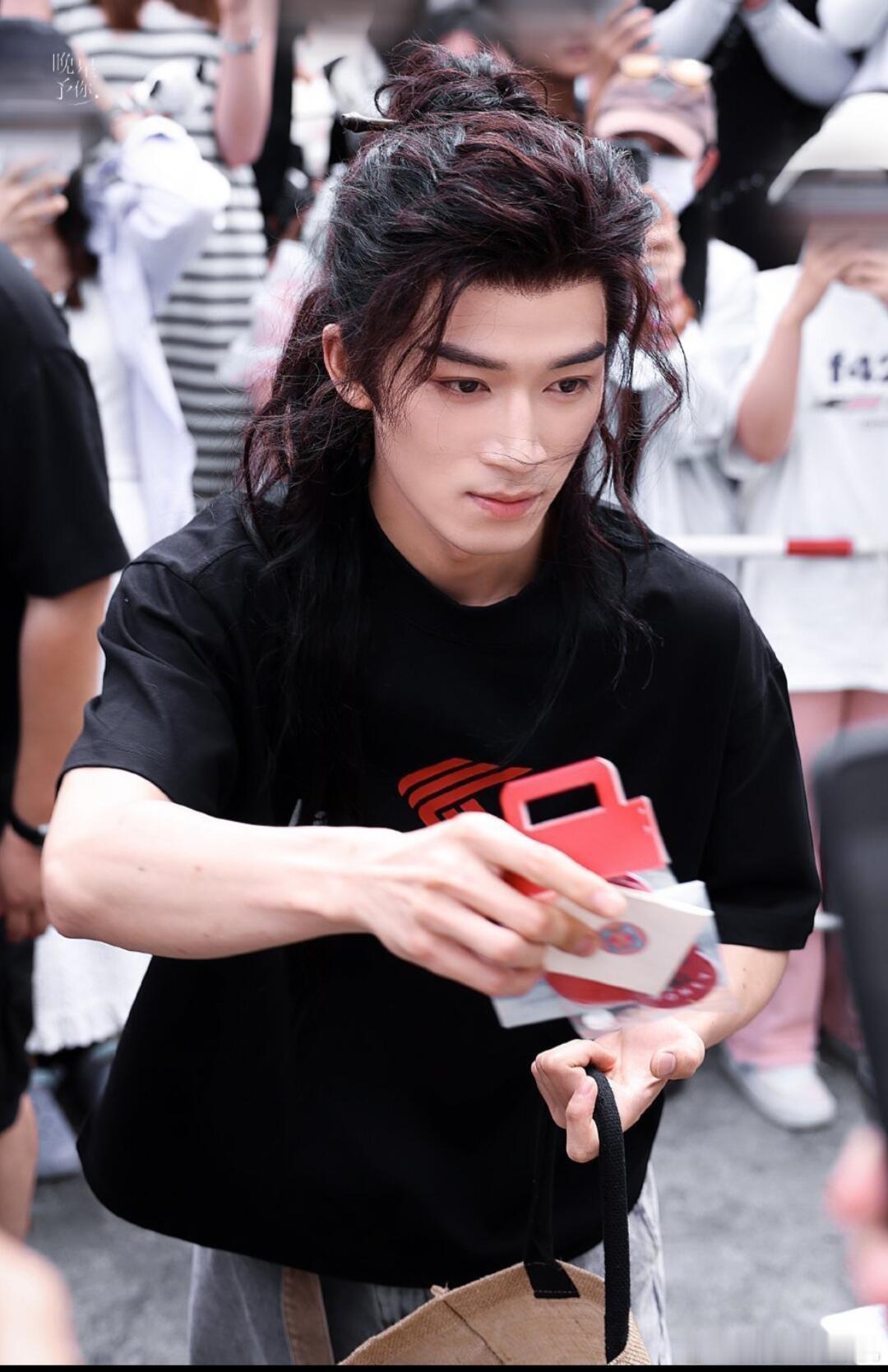 #王星越定风波卷发# 不 是 我 说 ， 小 孩 子 真 的 每 一 个 古 装