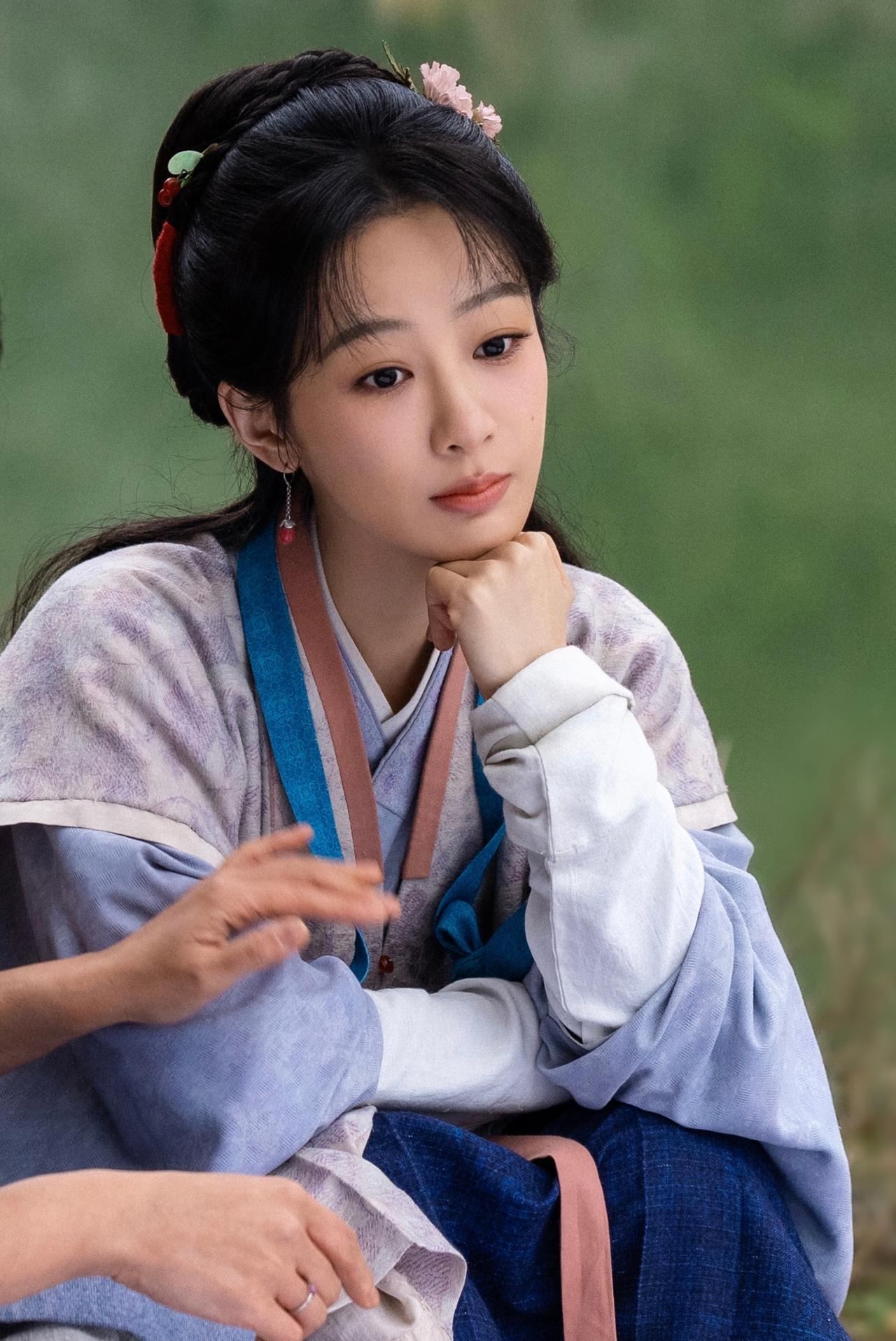 杨紫在《家业》剧集里的李祯日常穿搭，明朝嘉靖年间的服饰，是你喜欢款式吗？杨紫