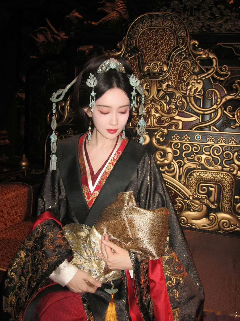 孟子义大女主1V5选夫桥段沈汐和惩治恶人那段预告我已经来回刷了好几遍，7月9号赶