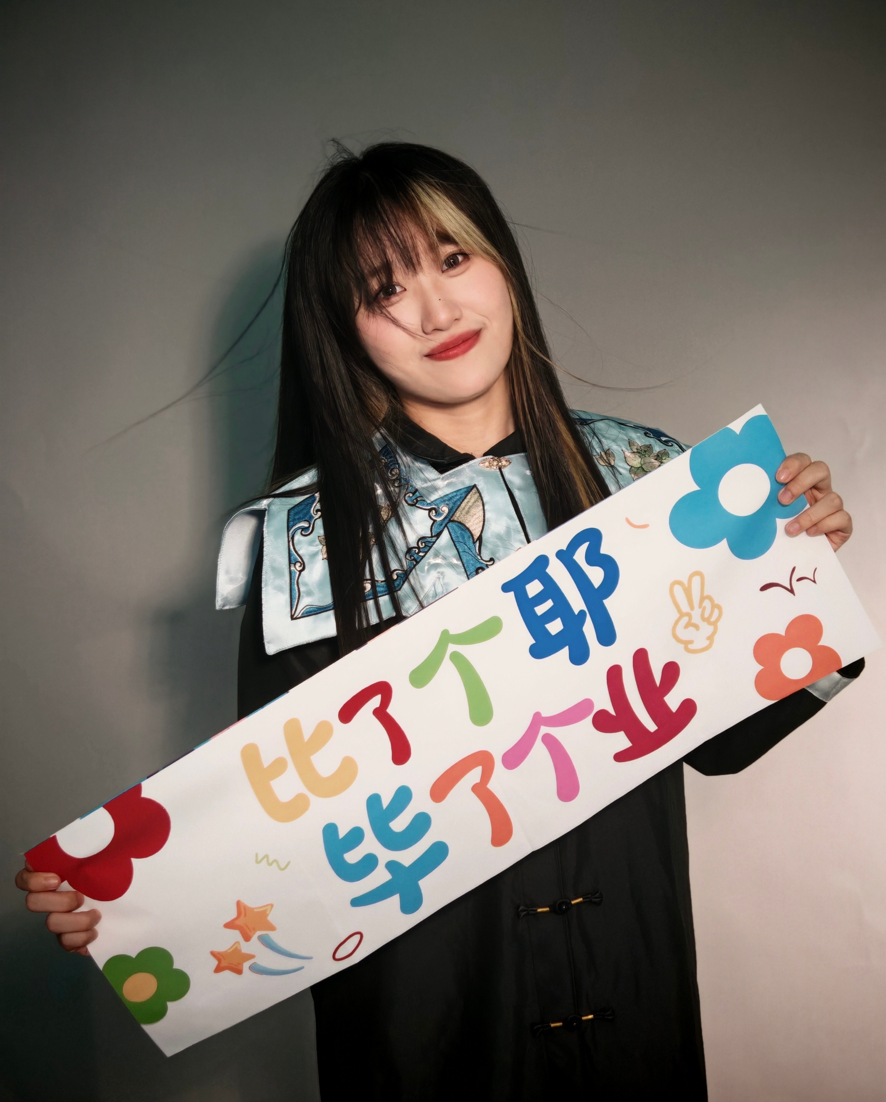 #原来深圳毕业生这么会##深圳毕业生重返高考那年#深圳毕业生穿上自己设计的新中式