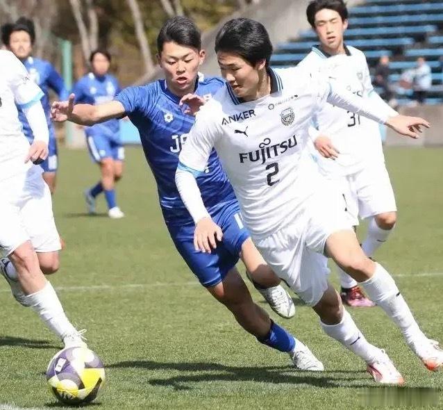 足球 4月24日，J1联赛川崎前锋俱乐部正式宣布，队内球员关德晴已于3月30日正