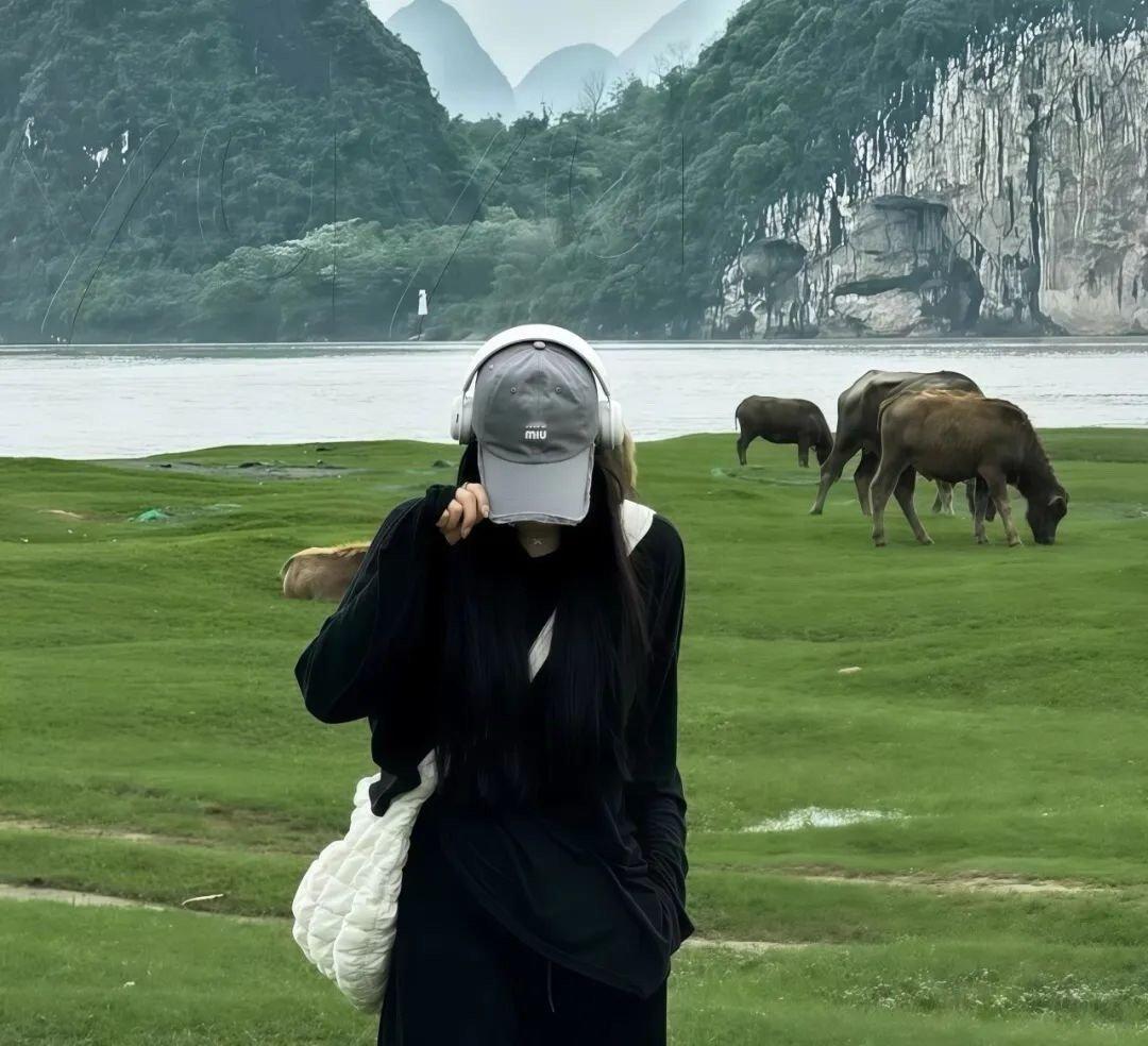 或早或晚 人总要为自己的天真买单 不伤及血肉是长不出脑子的 ​​​