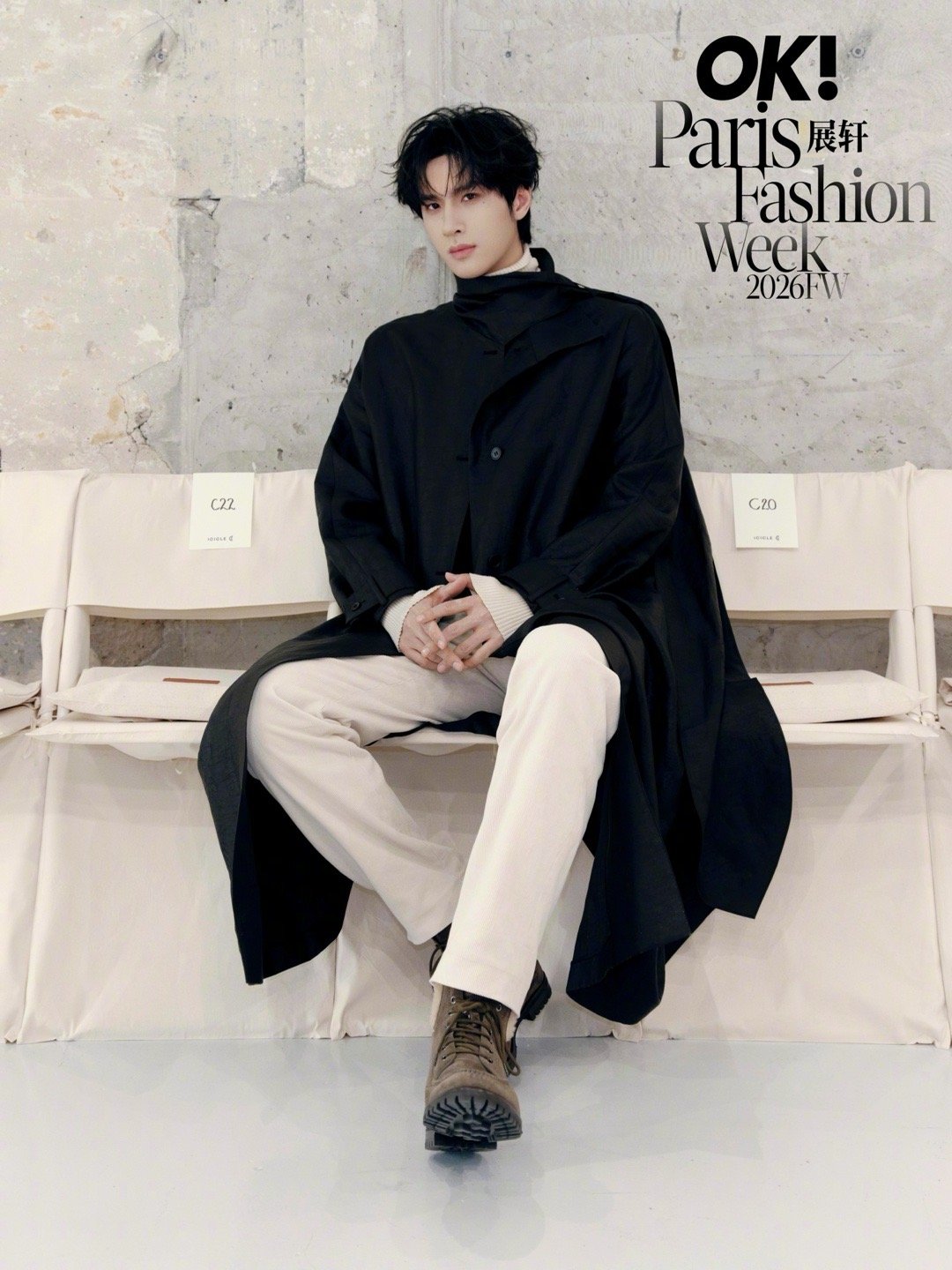 展轩｜巴黎时装周首站，深色长风衣释放沉静而坚定的力量，定格巴黎闪光时刻✨展轩首次