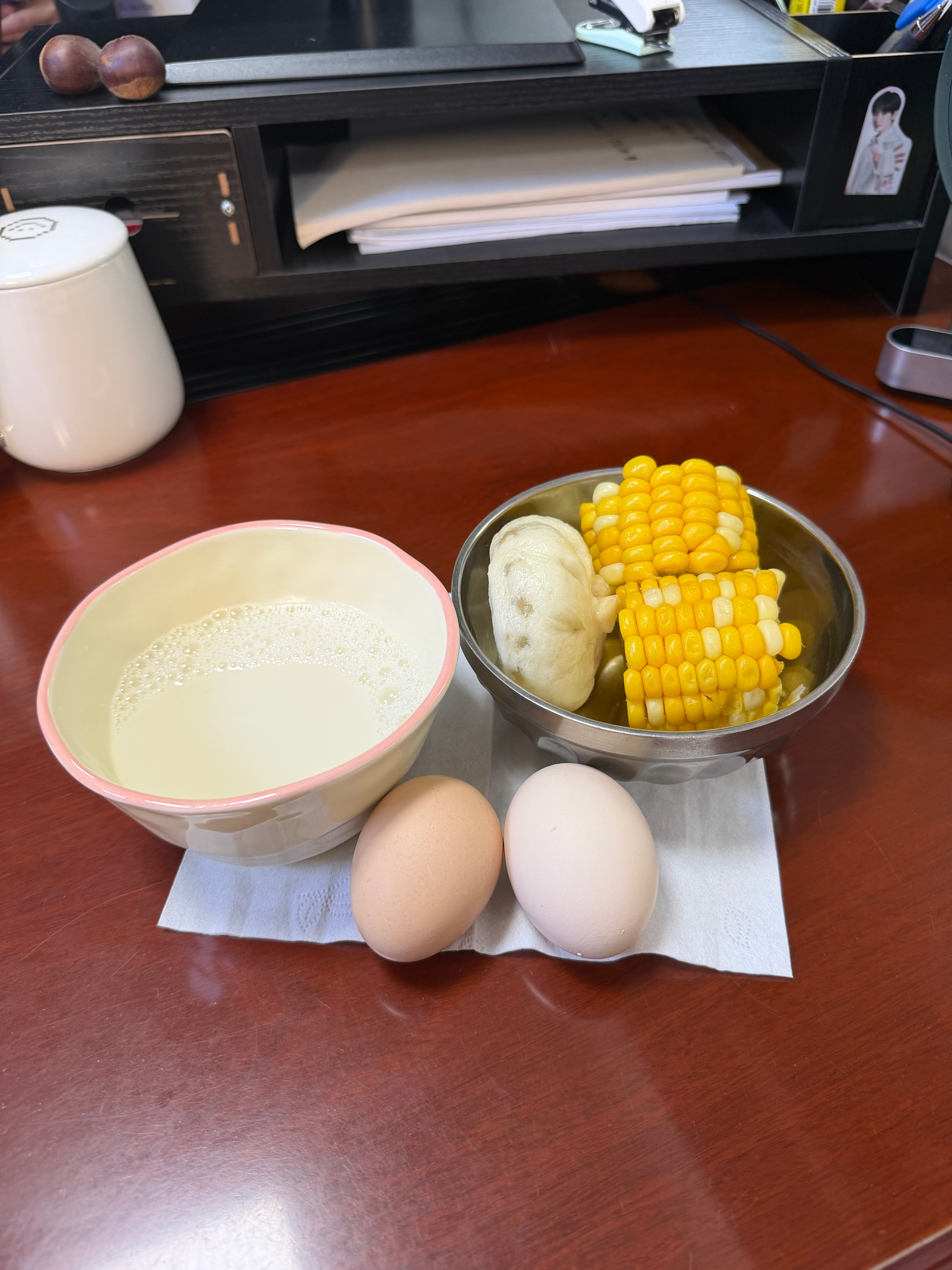 吃早餐了，单位食堂的早餐真的适合我，种类比较多，适合减肥 ​​​