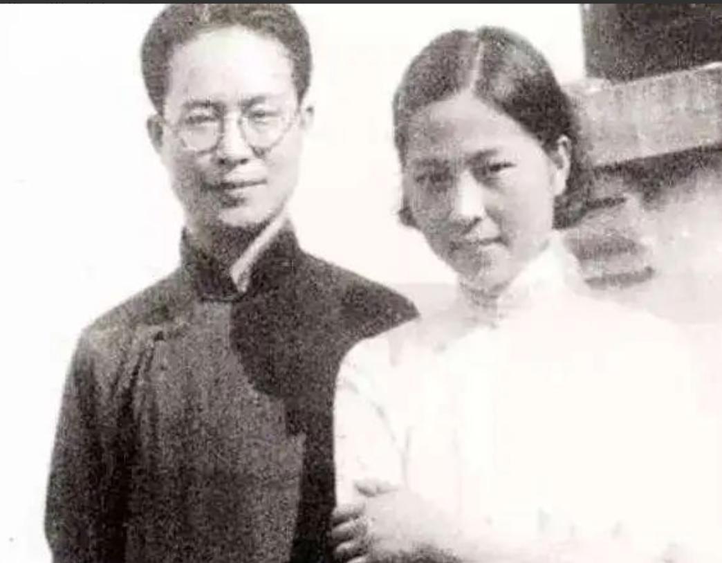 1929年，沈从文给自己的女学生张兆和写情书：“我爱你的灵魂，更爱你的肉体。”张