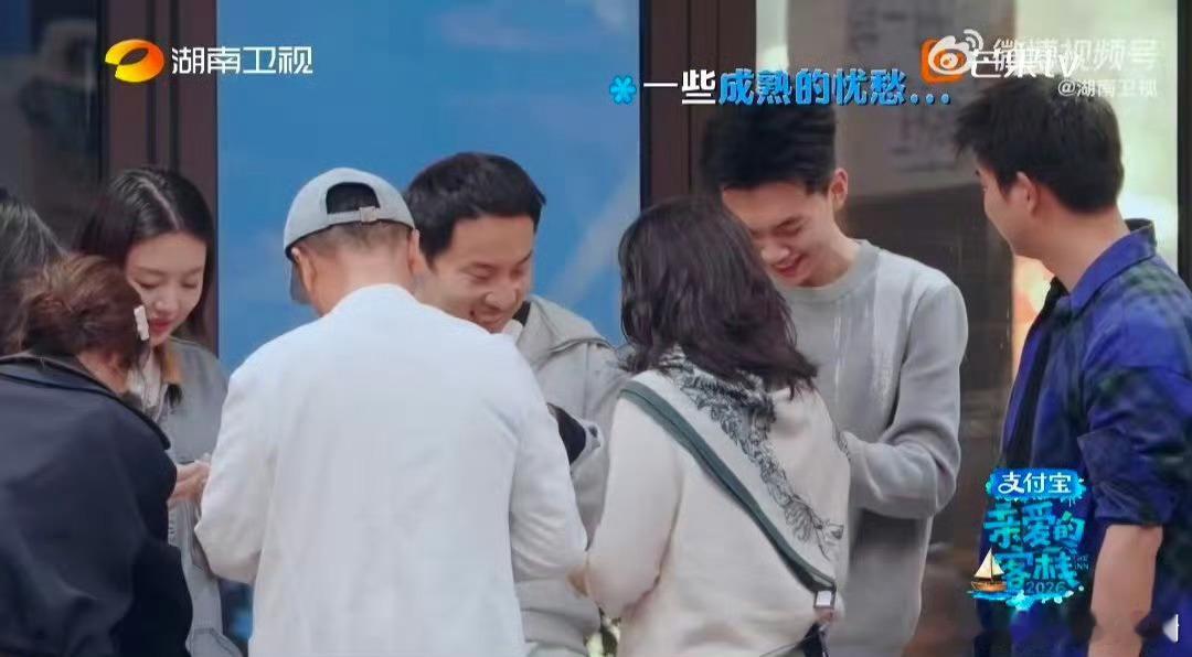 沈月谭松韵听不懂的疼痛文学 17岁少年的发言笑中带泪！吐槽小姨管束想逃离，让沈月