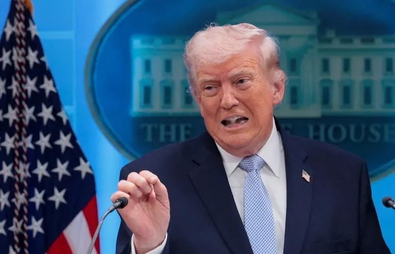 特朗普“点名”中国，发出威胁言论

4月中旬，霍尔木兹海峡这个中东的“命门”忽然