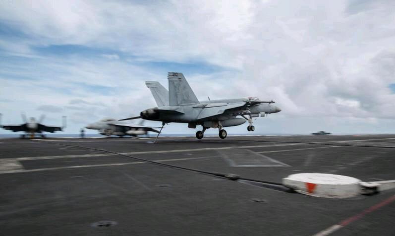 美国媒体称，两架美军F-18战机12月9日中午进入委内瑞拉领空，并在委内瑞拉领空
