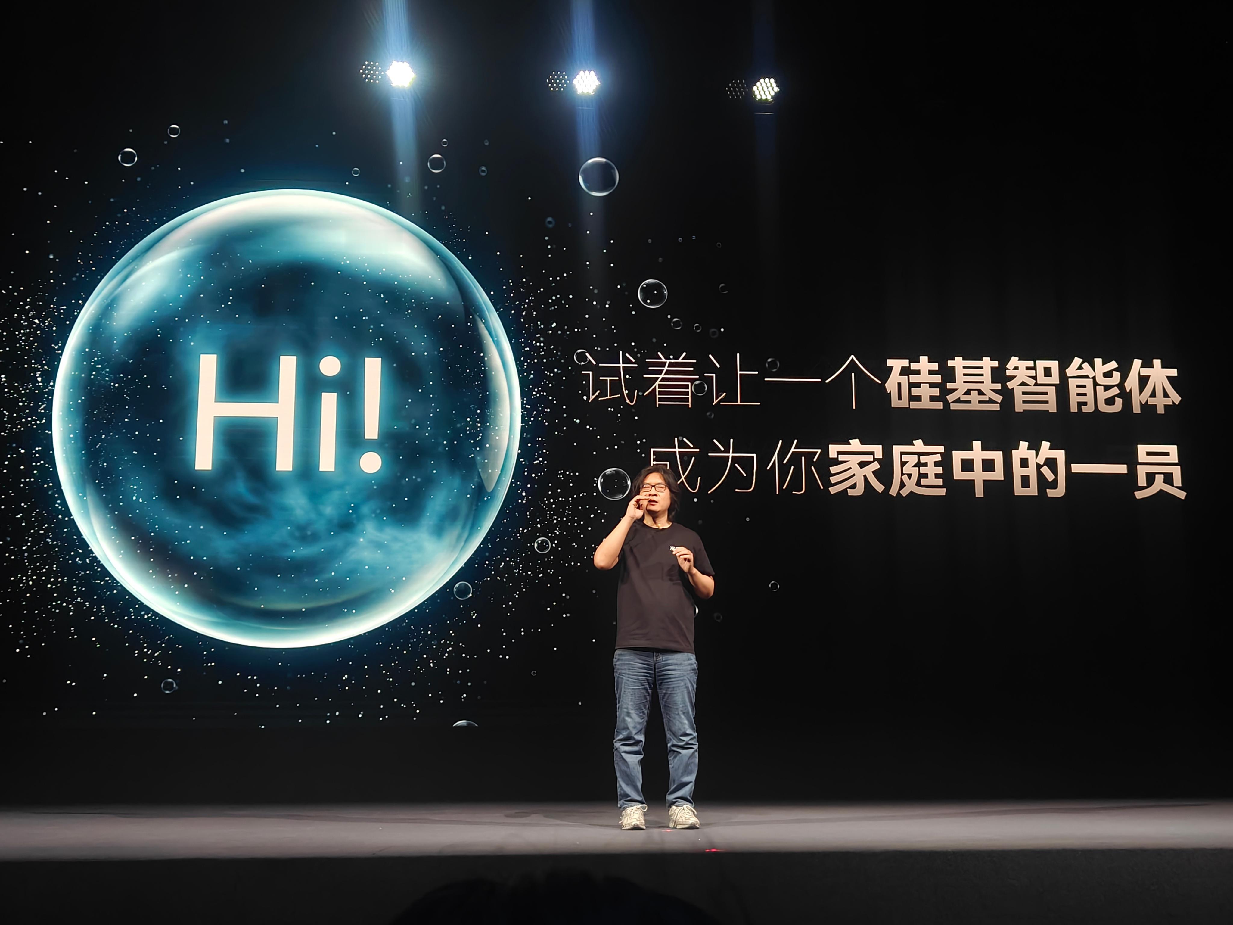 自变量机器人CEO王潜说：“每一个伟大的生命，都是从一个踉踉跄跄的第一步开始的。