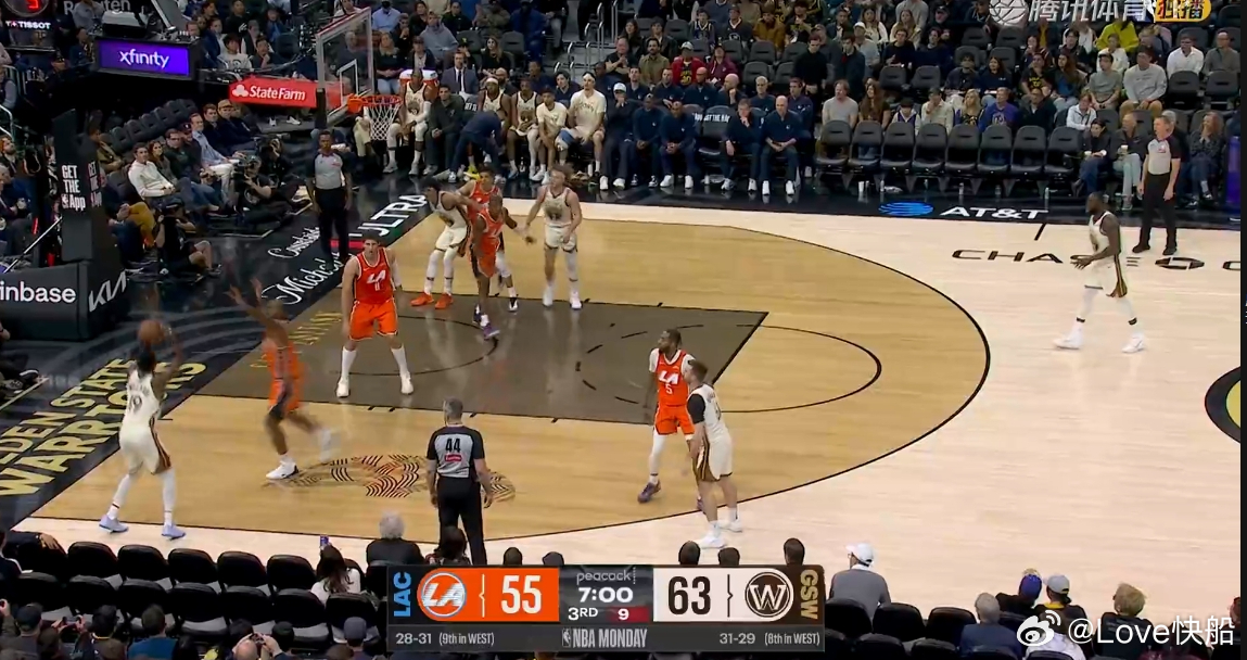 这19号哪来的？据解说的意思，他不在，但是他干的都是佩顿的活儿！ 