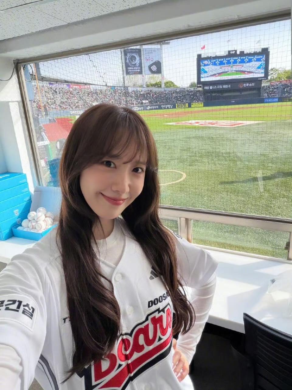 新图，笑容真的是完全超级治愈，迷人程度100分！