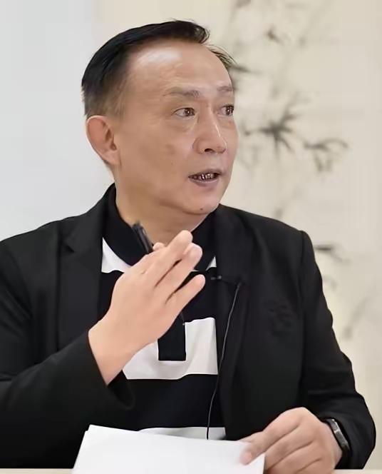 别被忽悠了！有人想把水电网卖给资本，还拿英文论文当遮羞布，
 
有人曾想把我们喝