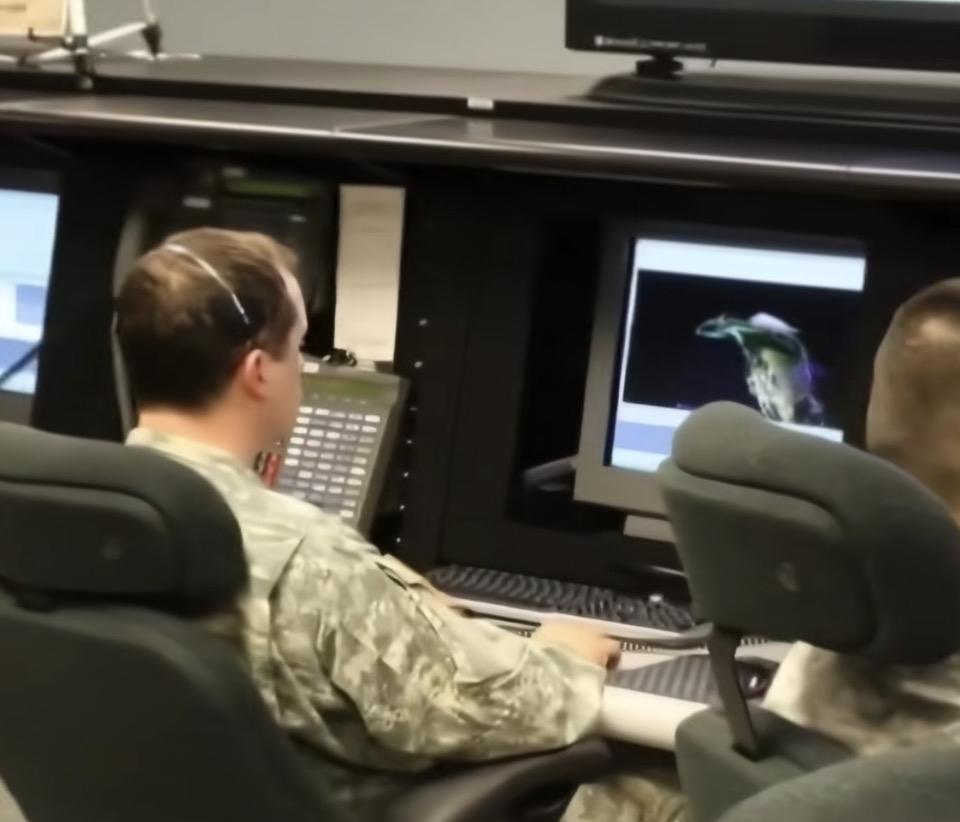 高科技军事操作，精准掌控未来战场！🚀🔍