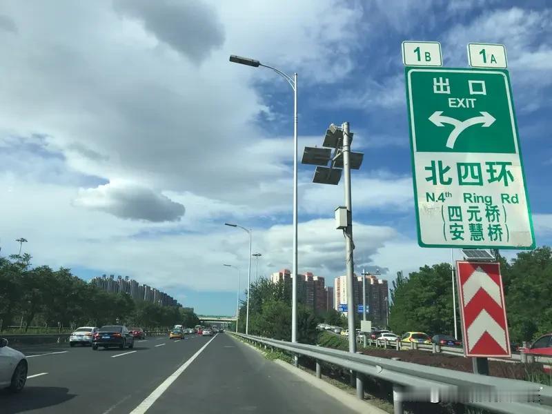 非京牌摩托车进京驾驶须知:
1.禁入六环内，六环外行驶，禁止在通州全域普通市政道