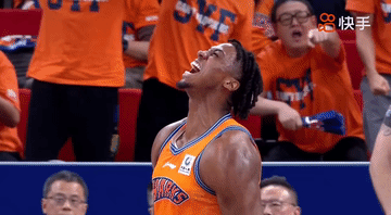 广东东阳光男篮的禁区被怀特塞德捅烂了！
怀特塞德在广东队的禁区翻江倒海，广东队没