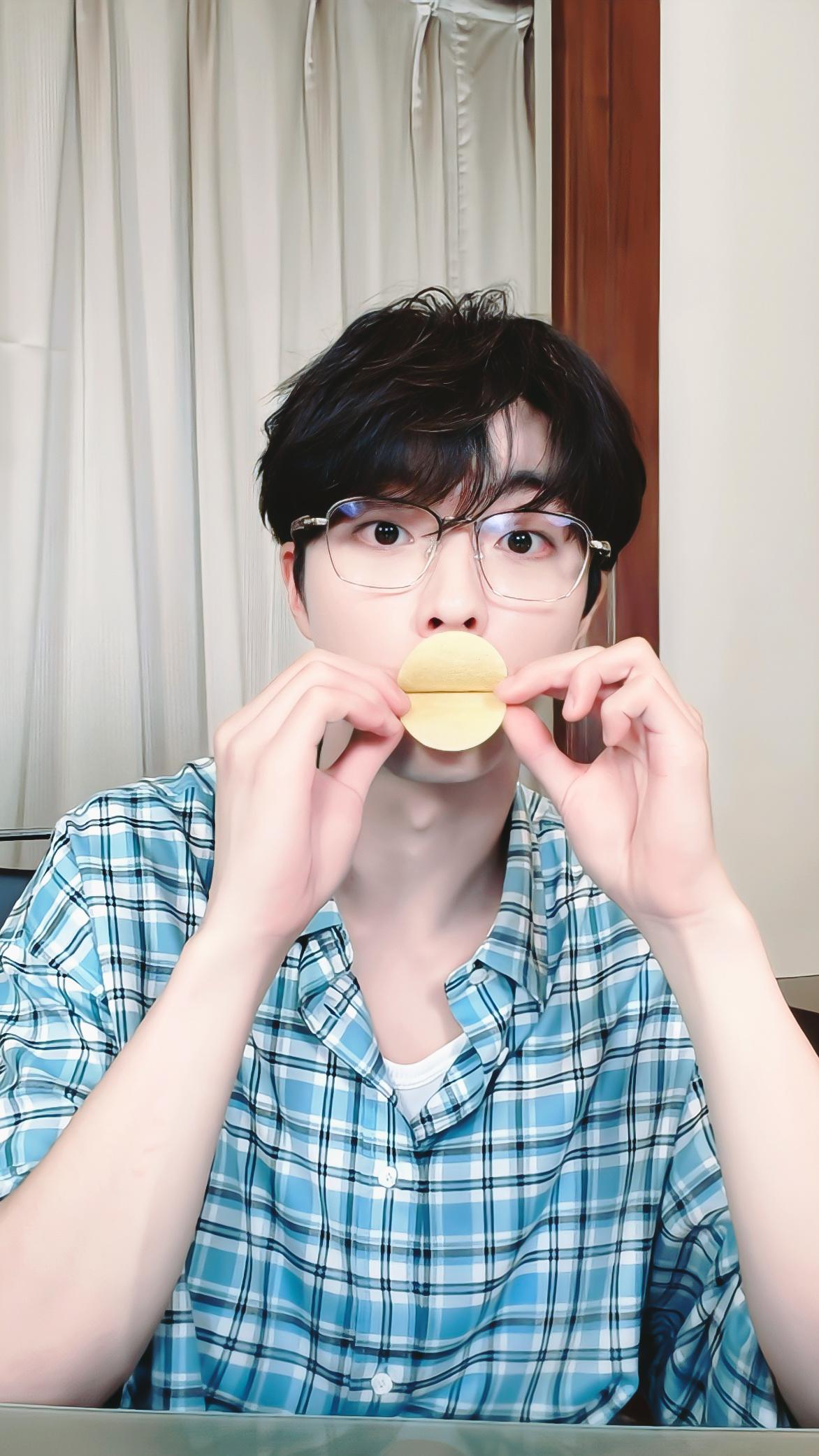 眼镜农就是如此权威陈立农快手超级夏晚