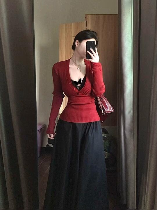 不是！红黑色系穿搭这么米的嘛！