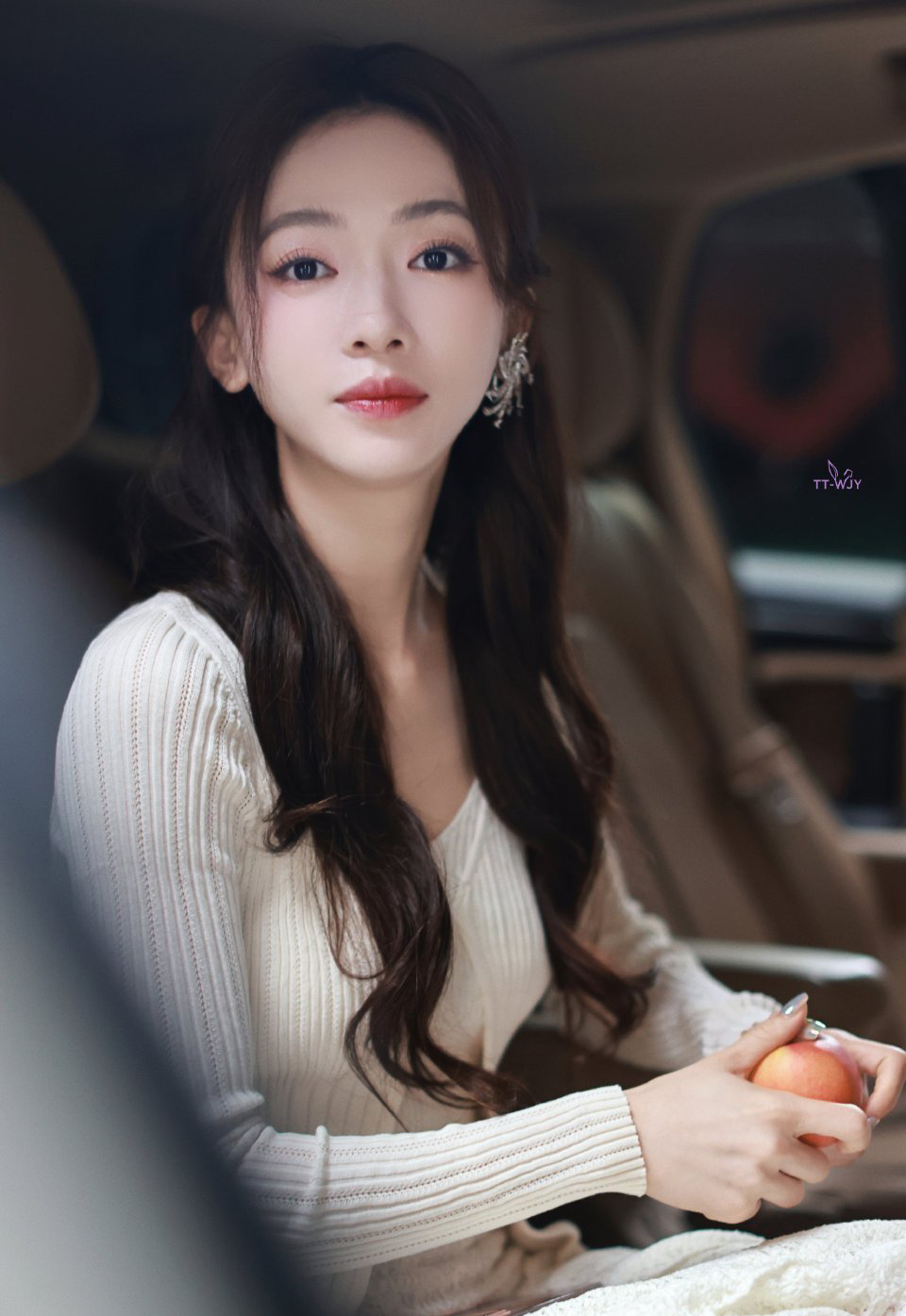 #吴谨言青春芒果夜#白月光归国即视感🈶，吴谨言这气质是真公主啊👑 #吴谨言王