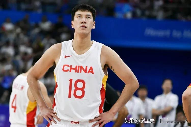 杜润旺两场比赛拿1分，杜锋要做出重要决定：
下赛季开始让他打回替补或是雪藏几场，