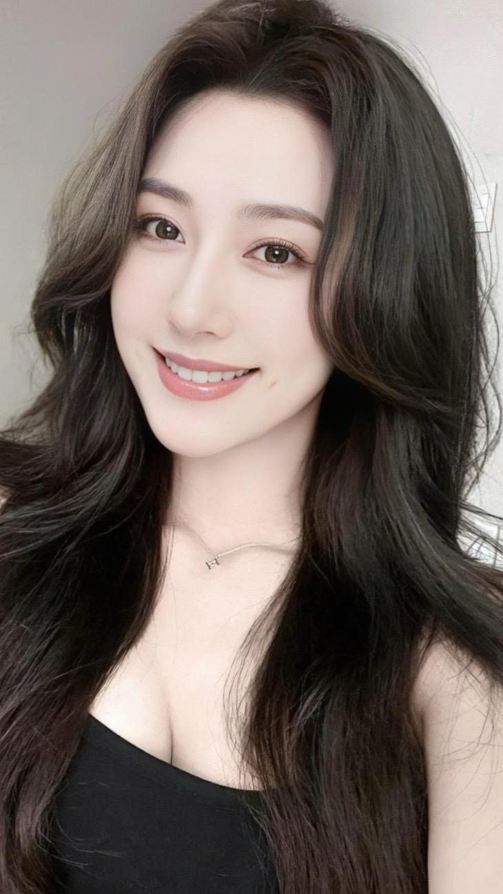 只有小孩子才问你为什么不理我，
成年人都是心照不宣的互相疏远….
清纯女神 好身