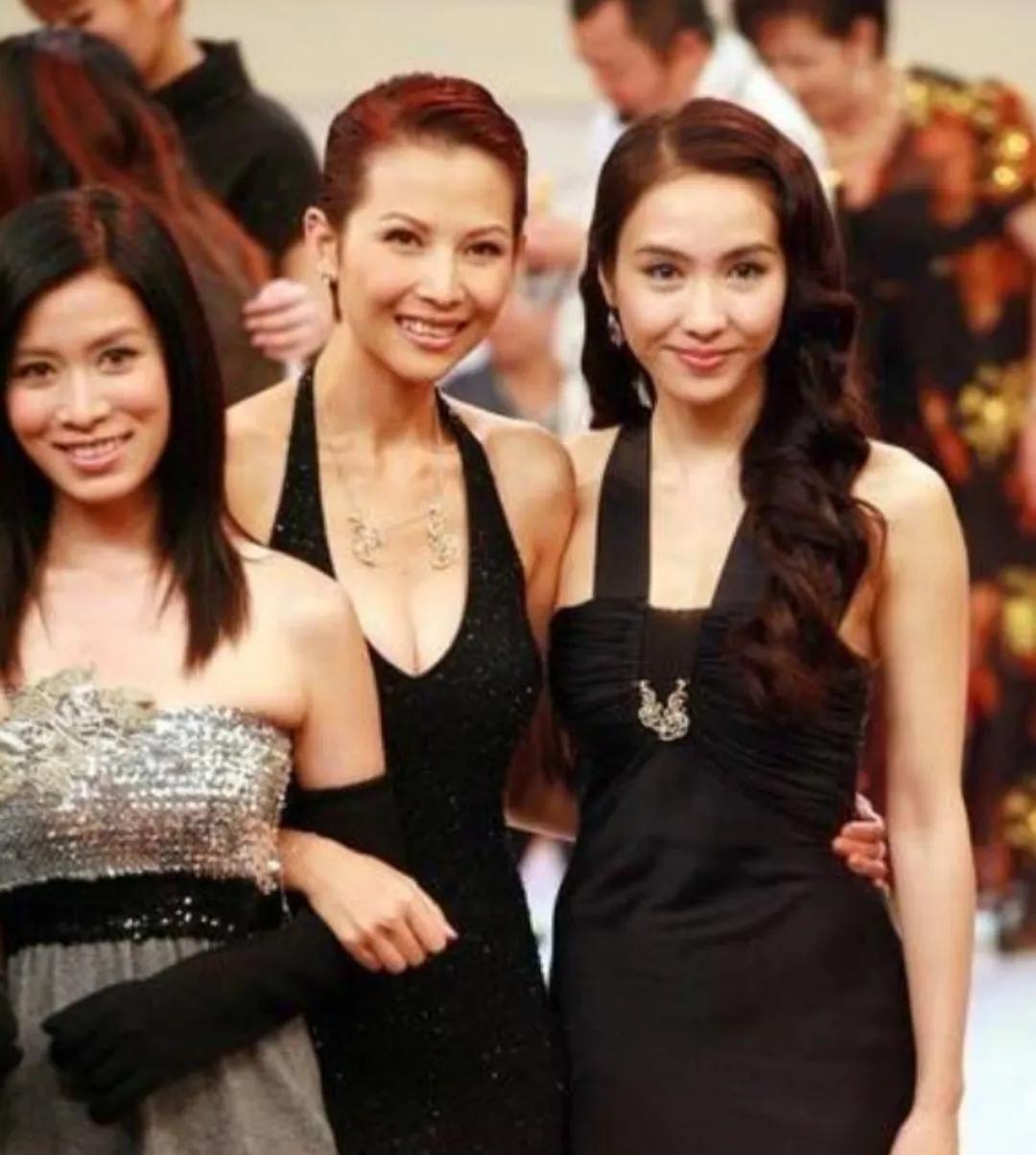 早些年佘诗曼、蔡少芬、黎姿同框，她们曾是TVB齐名的当家花旦：
身高佘诗曼输的很