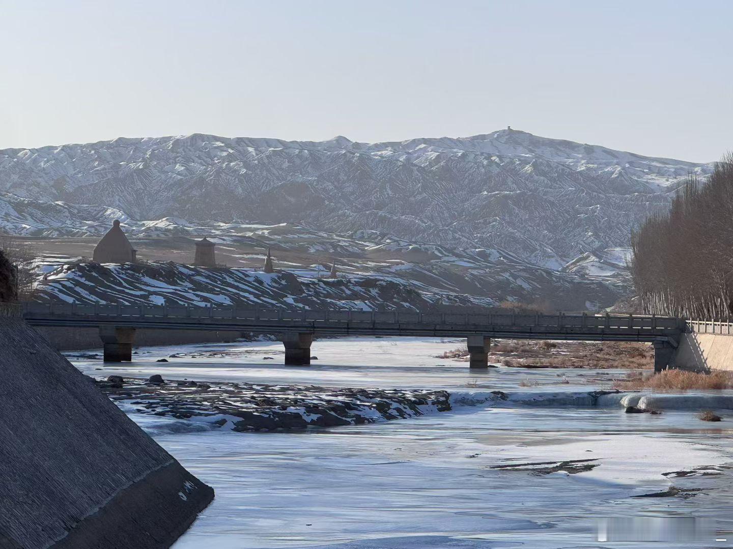 石窟里、风沙中、壁画和时间感     感受千年前的文字和故事酒泉·敦煌