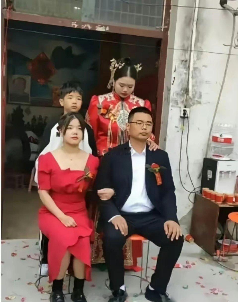 到底谁是新娘，我有点懵圈了...... 