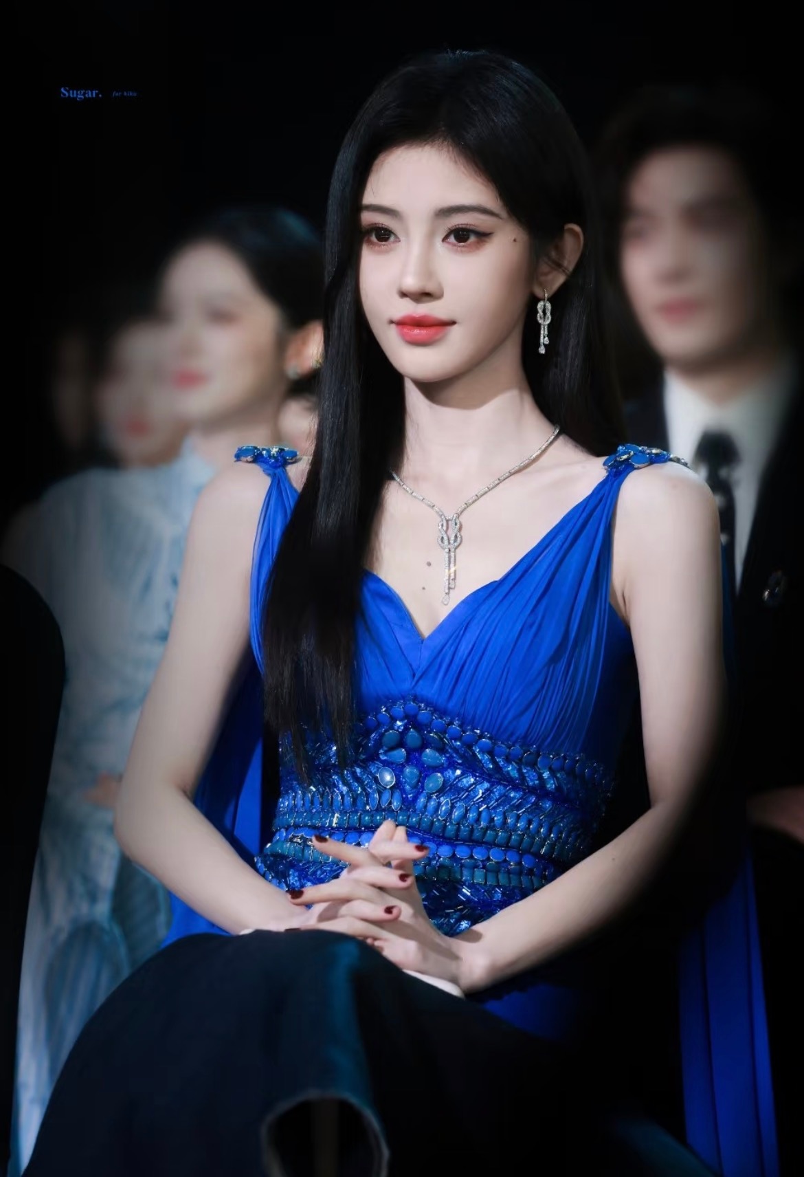 就这个财阀千金既视感太美了！！这套内场真的很闪耀，是真的闪耀星光大赏了……鞠婧祎