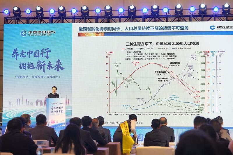 之前刷到过社科院的相关测算，说10亿左右的人口规模可能是比较舒服的区间。
按现在