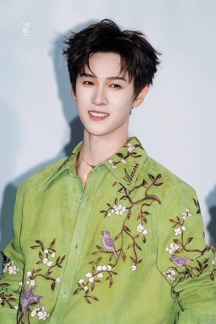 李昀锐顶号诸葛玥发朋友圈 李昀锐好萌啊期待诸葛玥在冰湖重生里带来的精彩演绎 